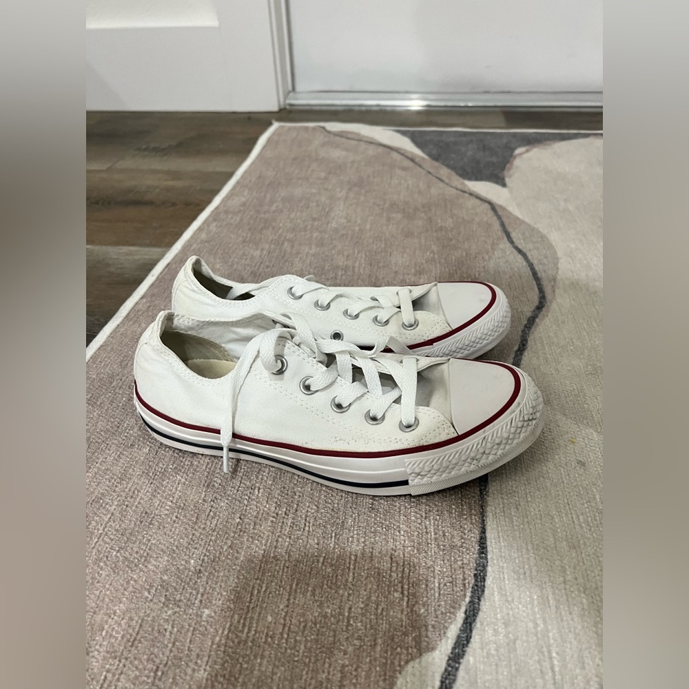 Converse white shoes barely worn size 6 women’s
